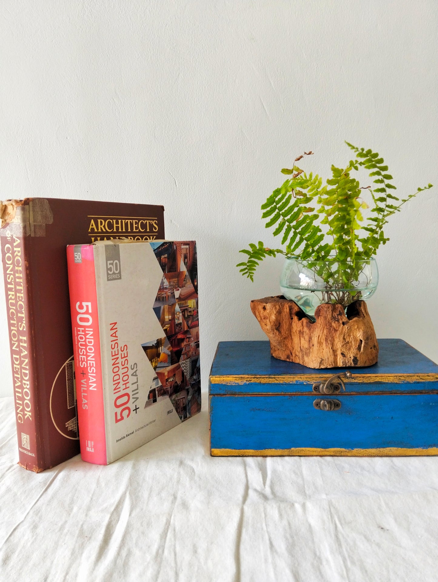 Flowing Glass Vase Handmade in Exotic Bali, Unique Housewarming Gift, Wedding Gift, Natural Boho Decor, Work of Art and Functional Vase, Art Meets Nature in Every Curve