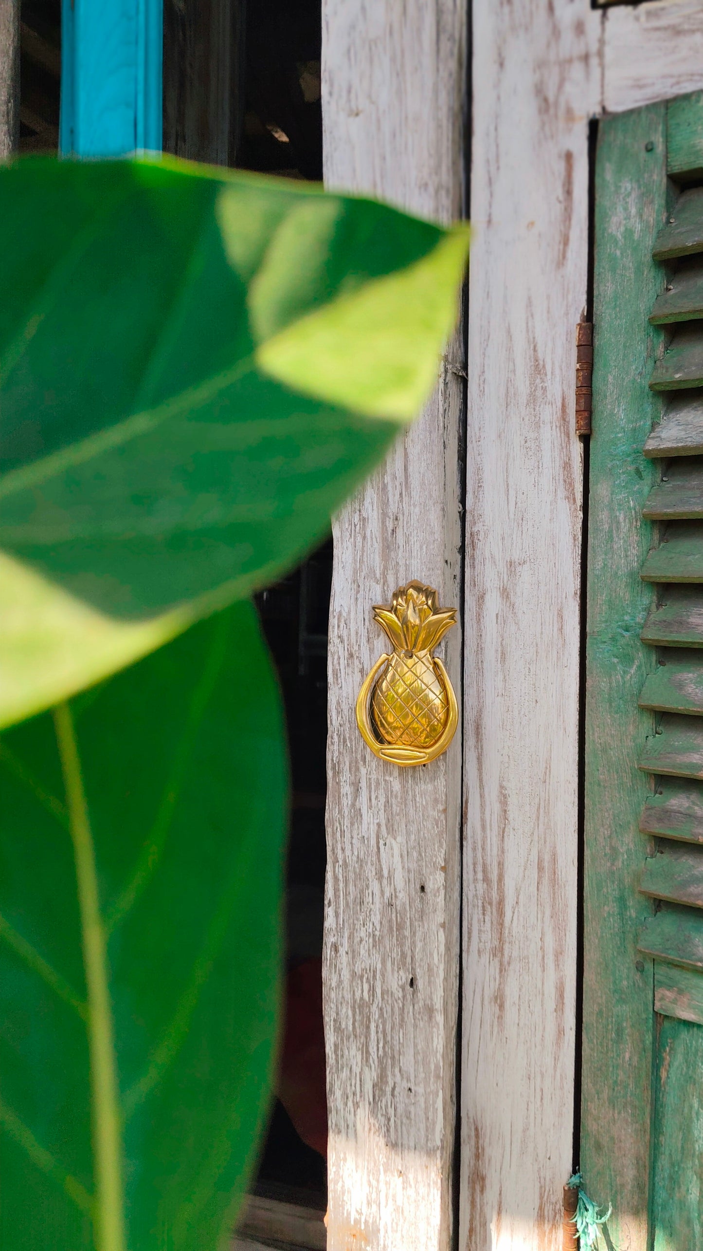 Tropical Welcome – Bronze Pineapple Door Knocker from Bali A Touch of Tropical Elegance for Your Home Decor
