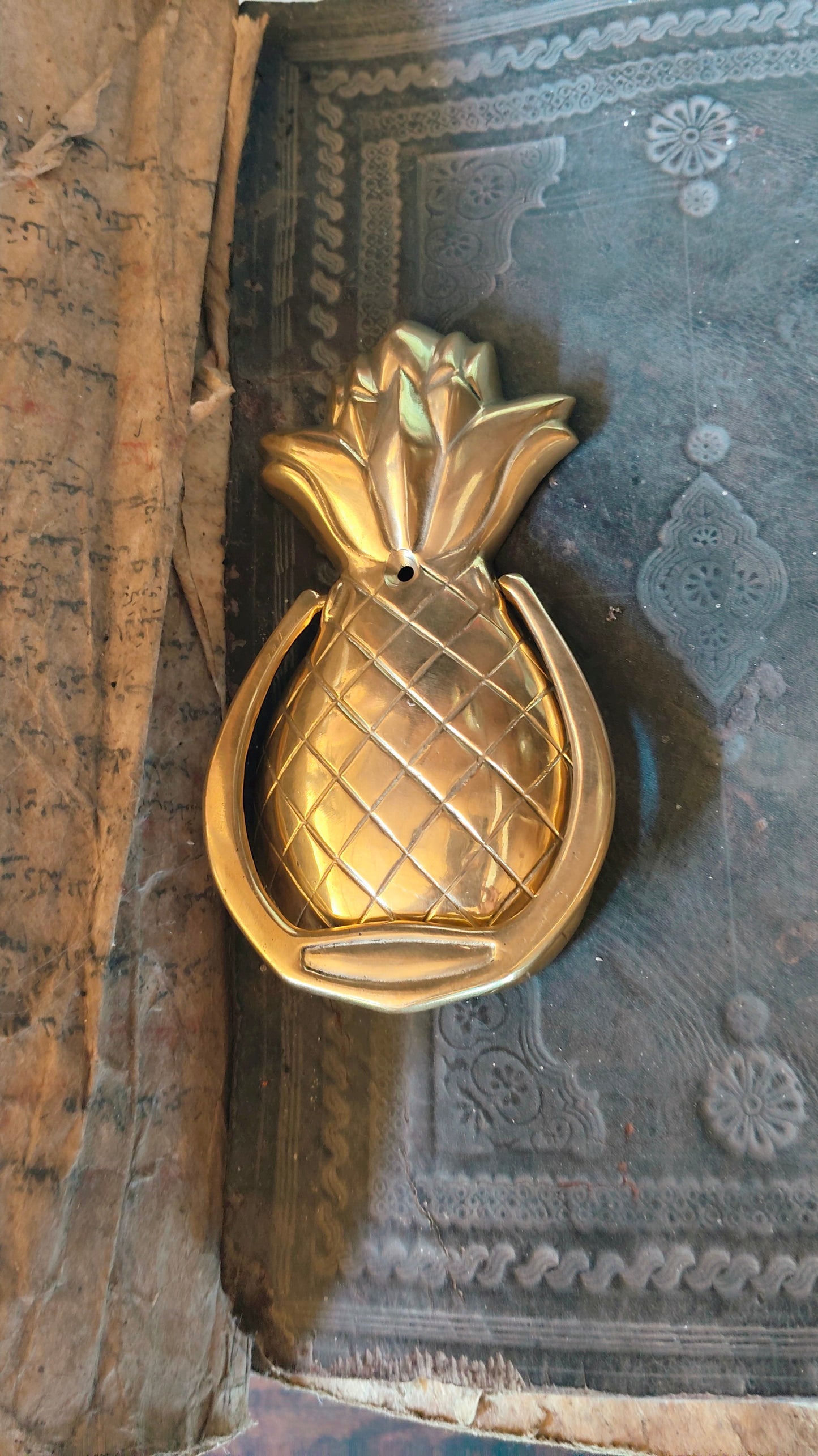 Tropical Welcome – Bronze Pineapple Door Knocker from Bali A Touch of Tropical Elegance for Your Home Decor