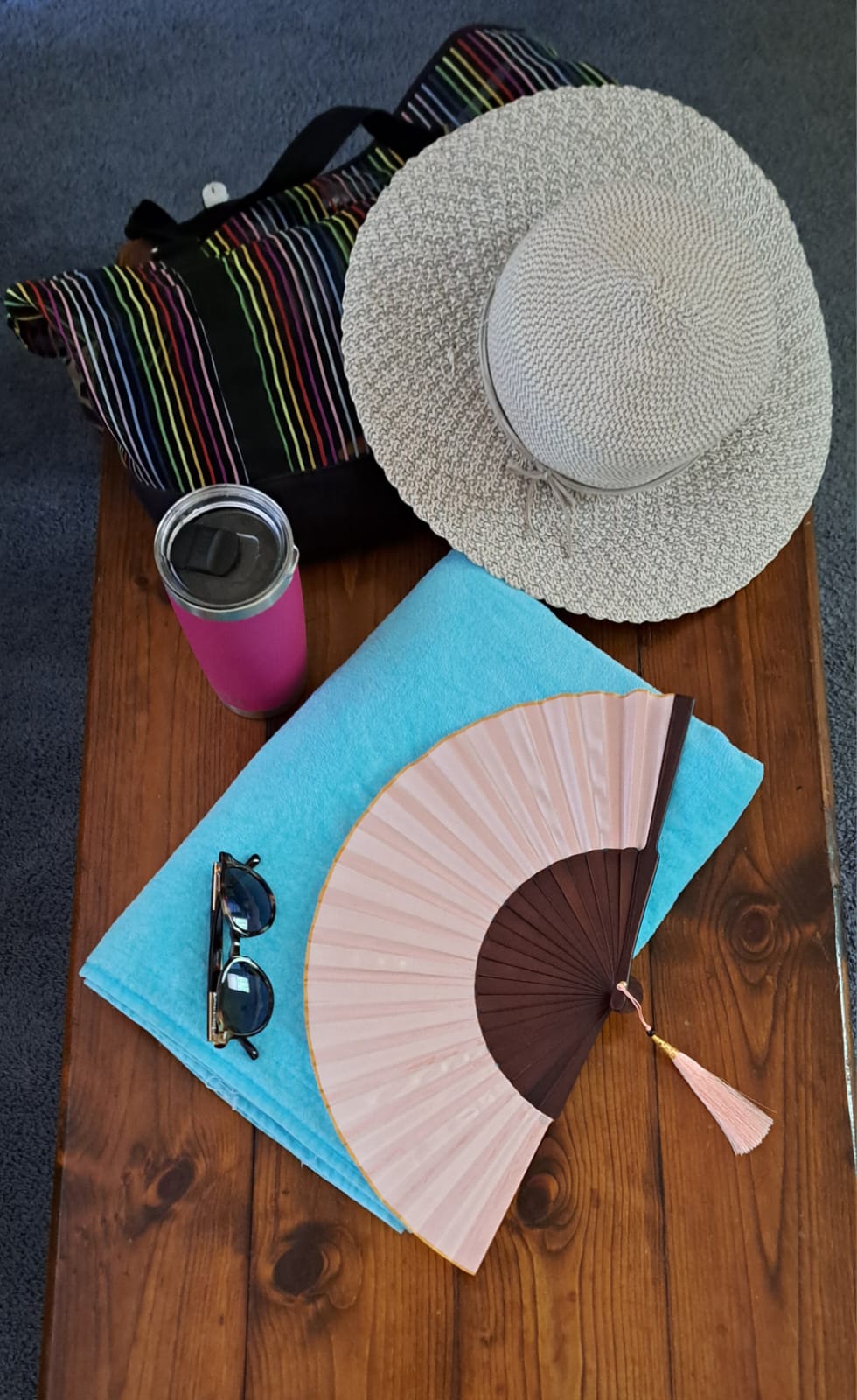 Peach Darling – Your Perfect Summer Companion Stay cool in style with a touch of tropical elegance.