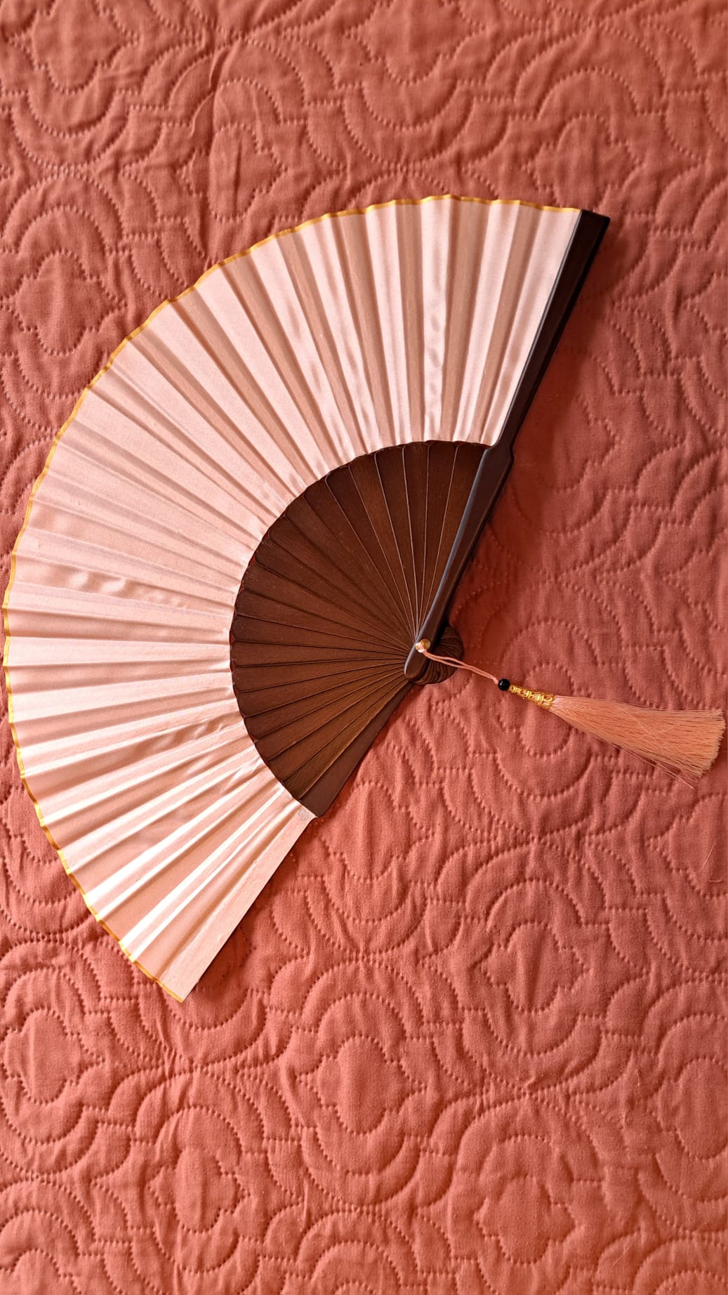 Peach Darling – Your Perfect Summer Companion Stay cool in style with a touch of tropical elegance.