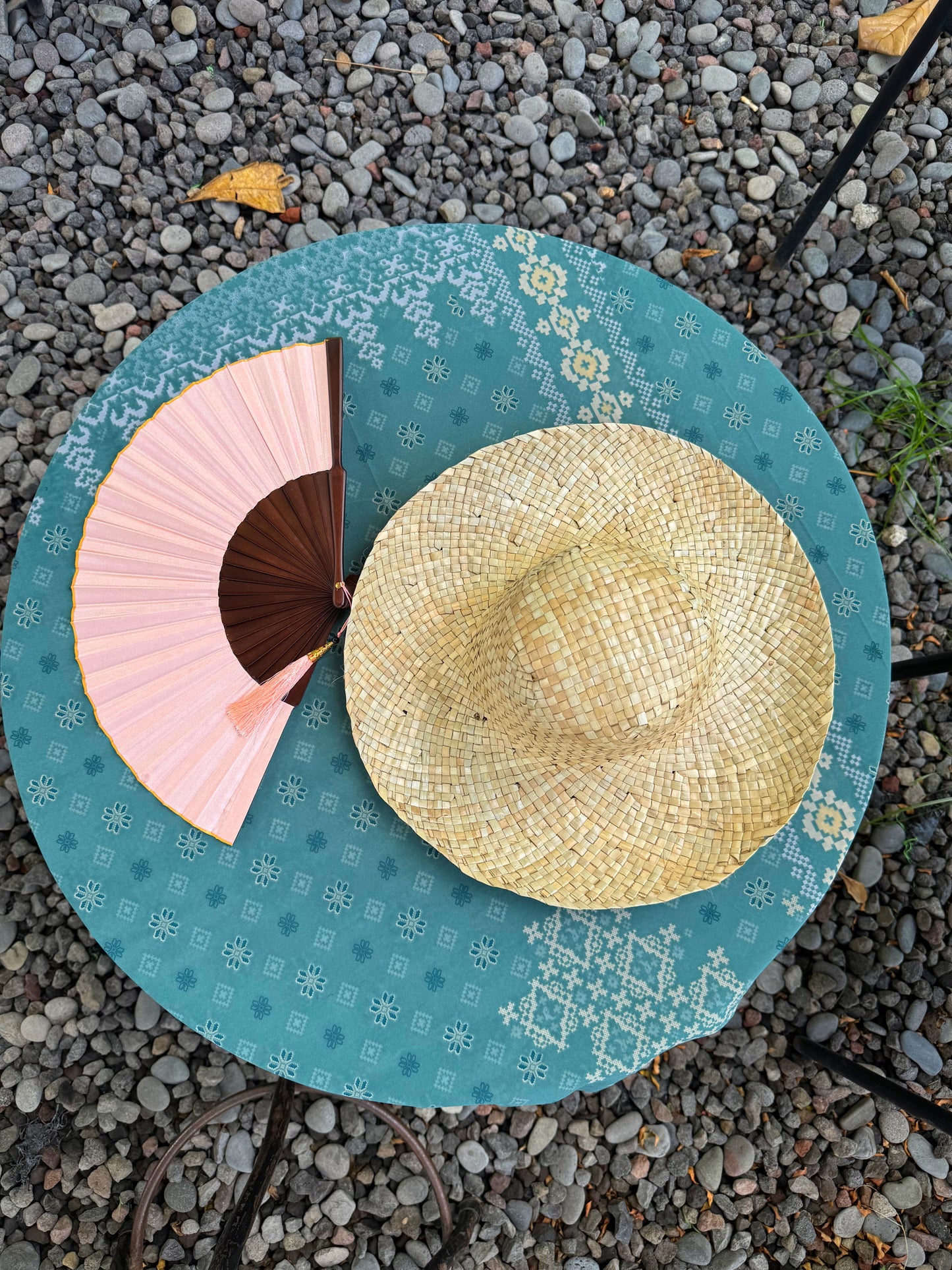 Peach Darling – Your Perfect Summer Companion Stay cool in style with a touch of tropical elegance.