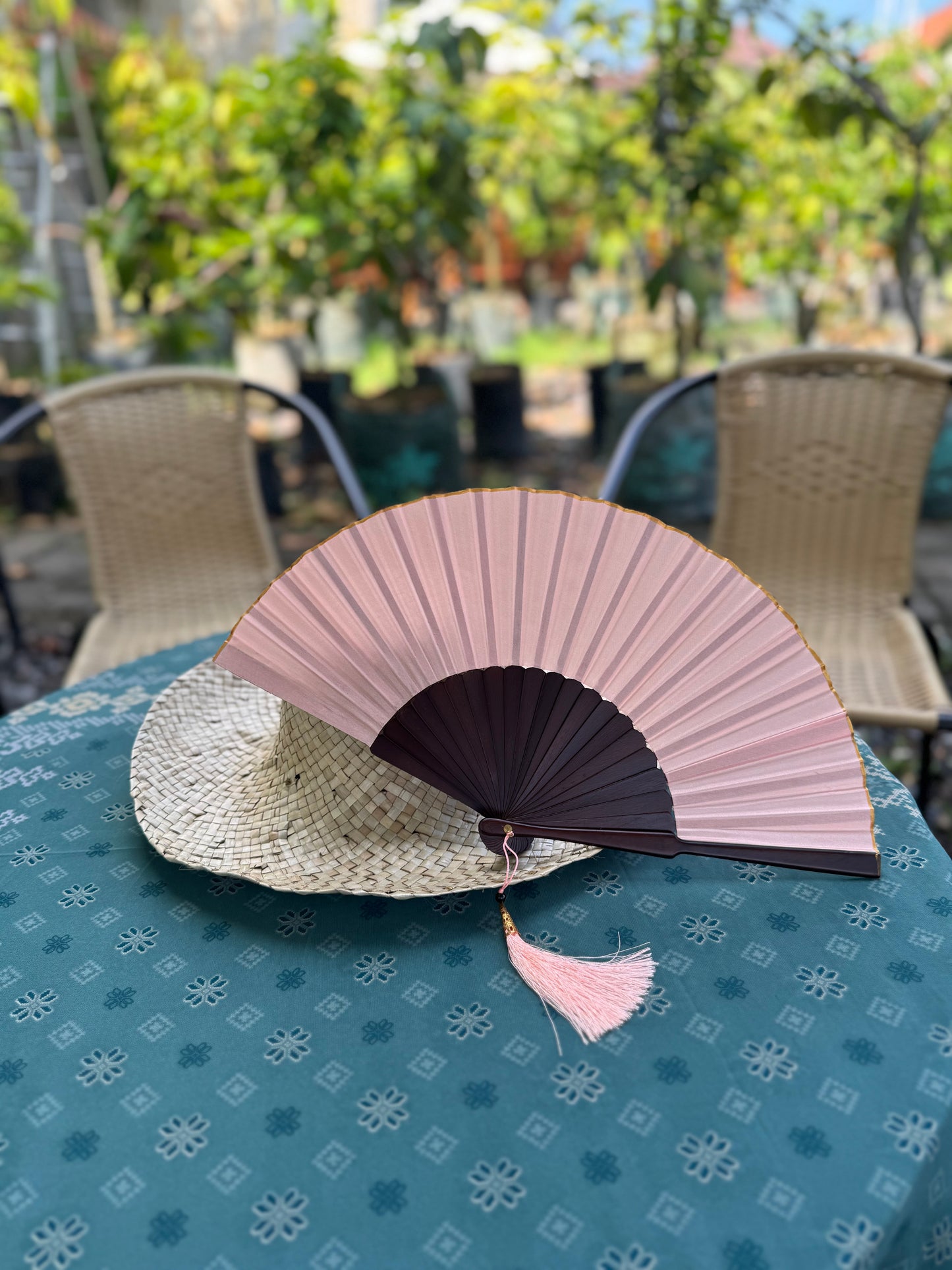 Peach Darling – Your Perfect Summer Companion Stay cool in style with a touch of tropical elegance.