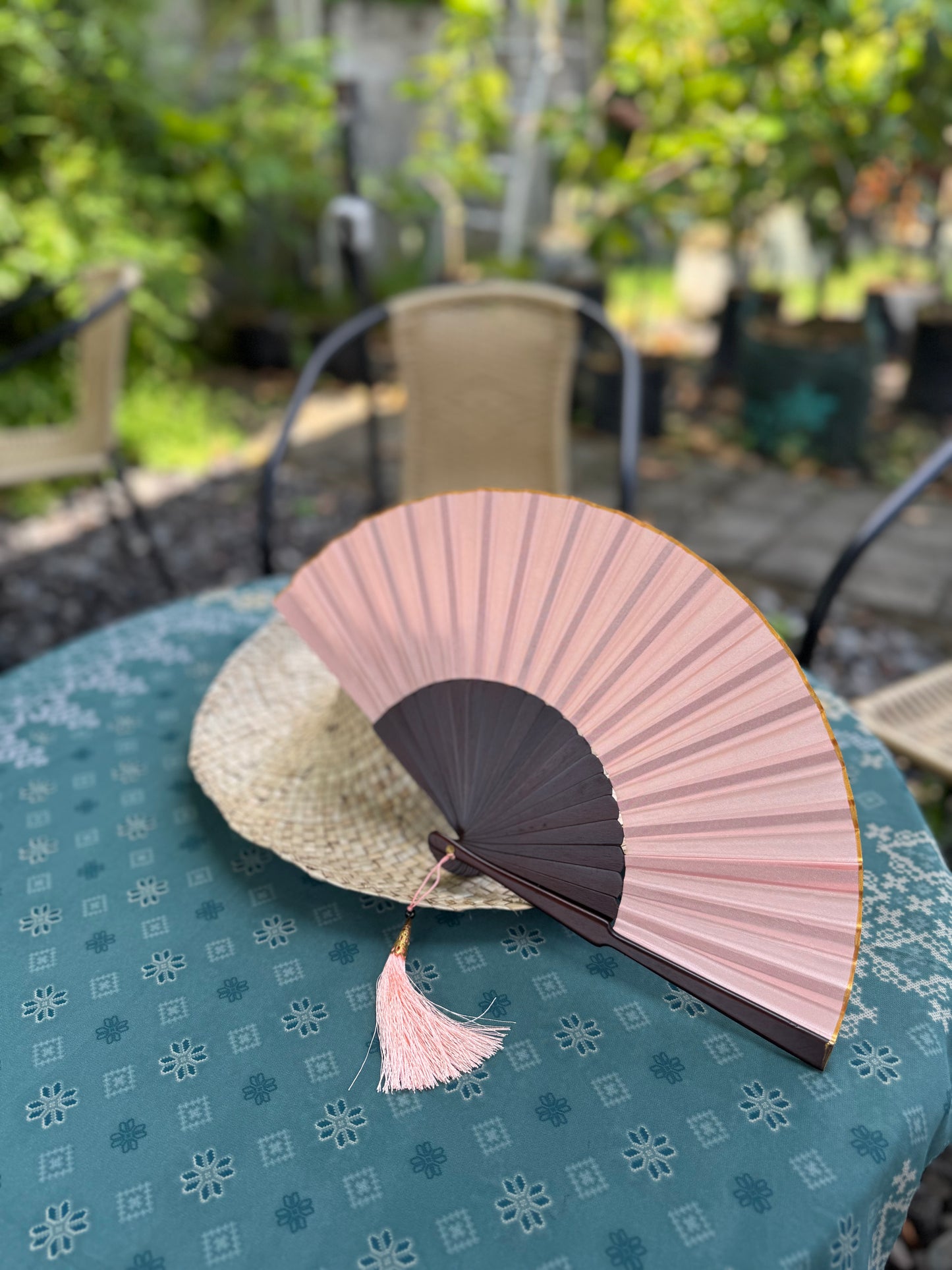 Peach Darling – Your Perfect Summer Companion Stay cool in style with a touch of tropical elegance.