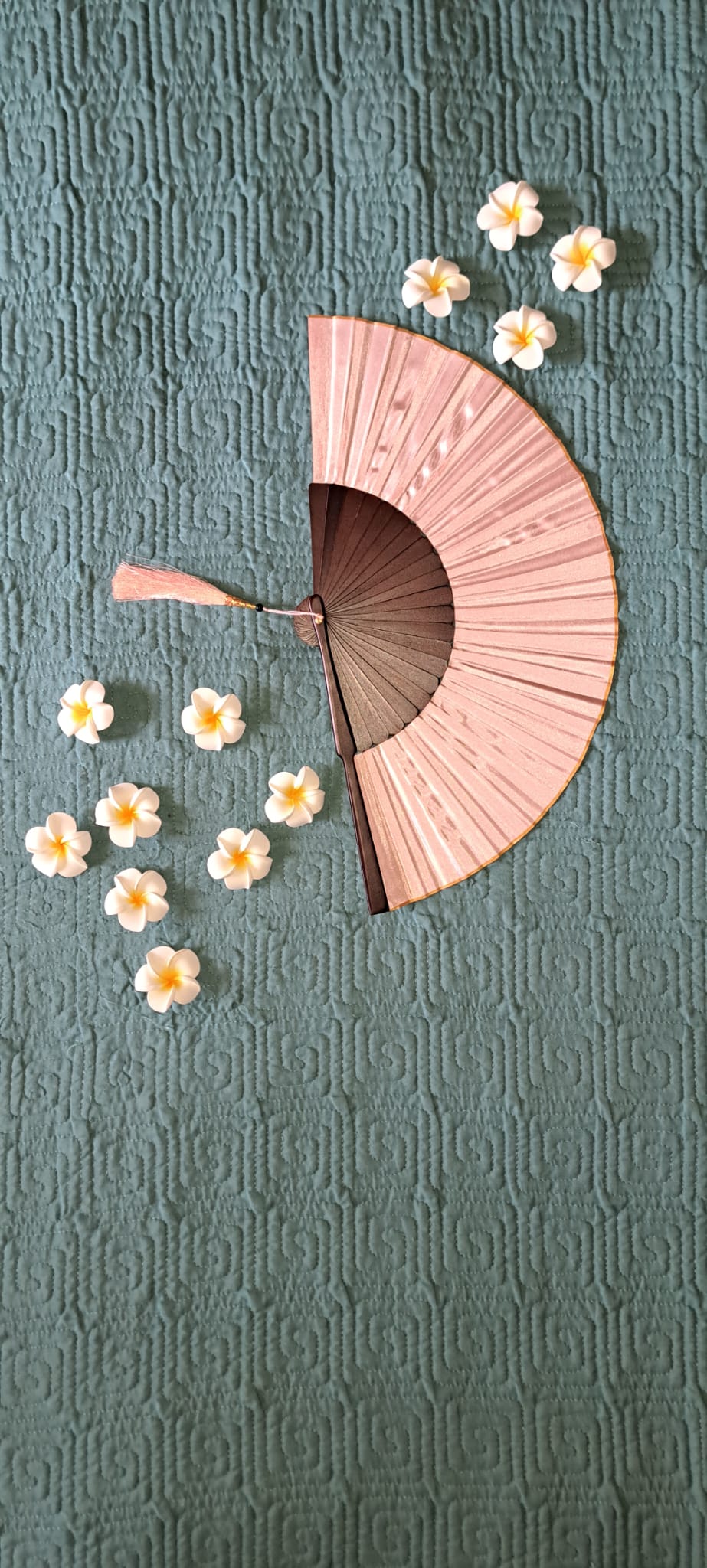 Peach Darling – Your Perfect Summer Companion Stay cool in style with a touch of tropical elegance.