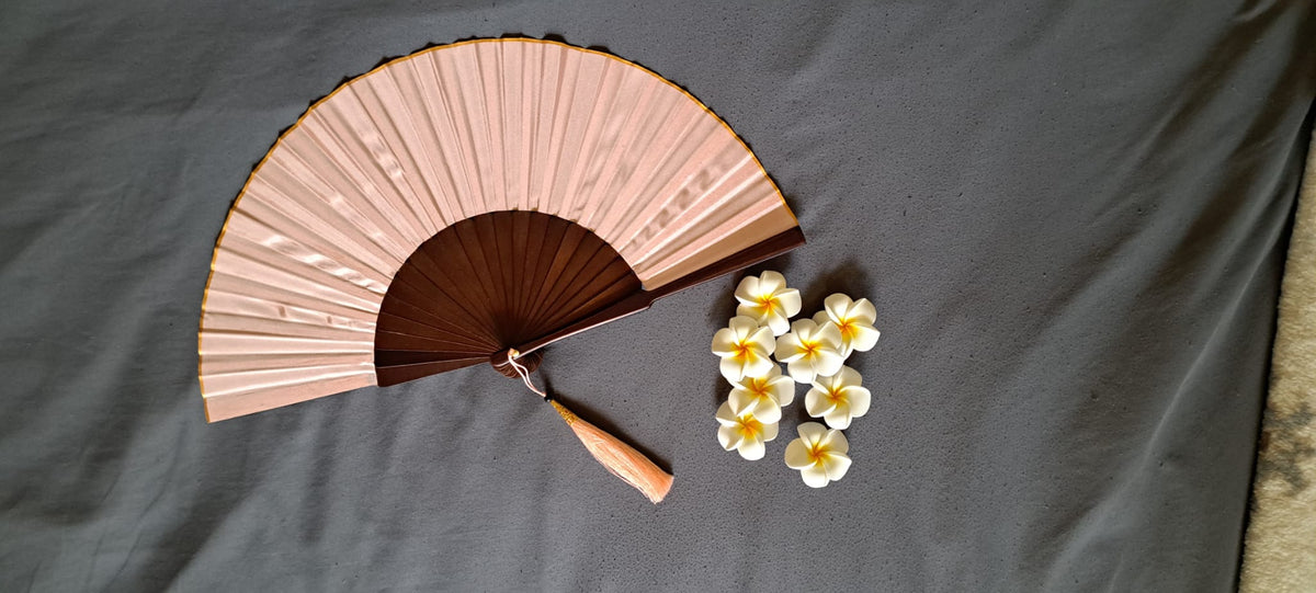 Peach Darling – Your Perfect Summer Companion Stay cool in style with a touch of tropical elegance.